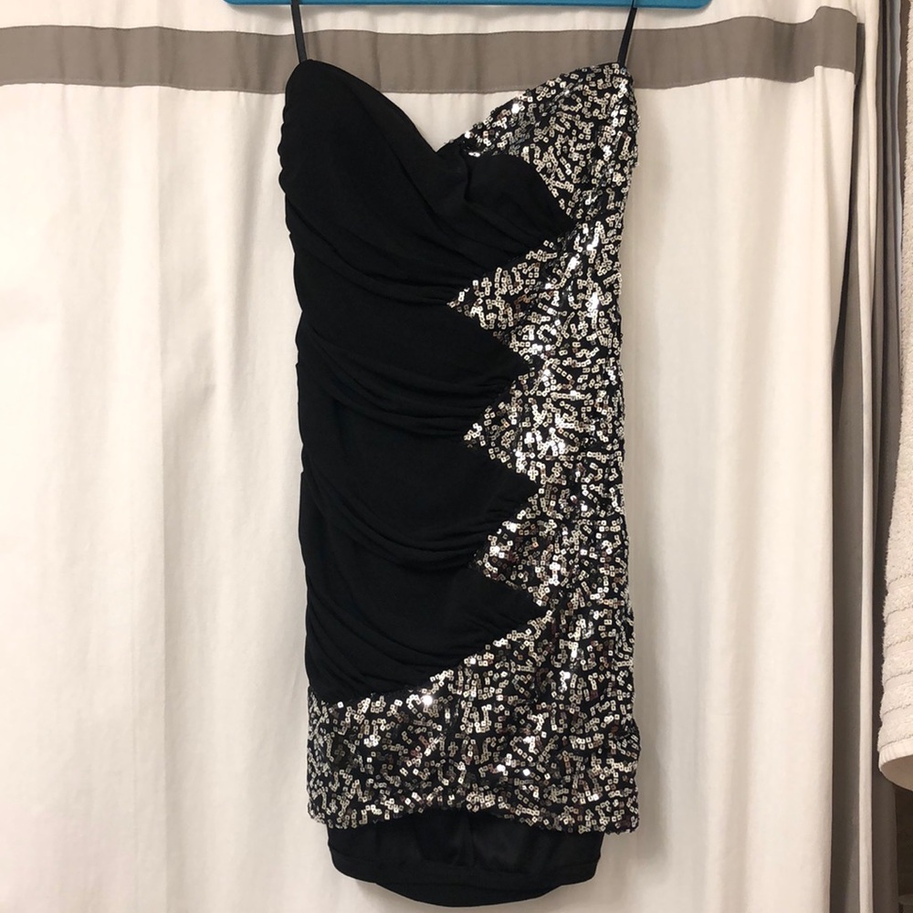 Strapless formal dress